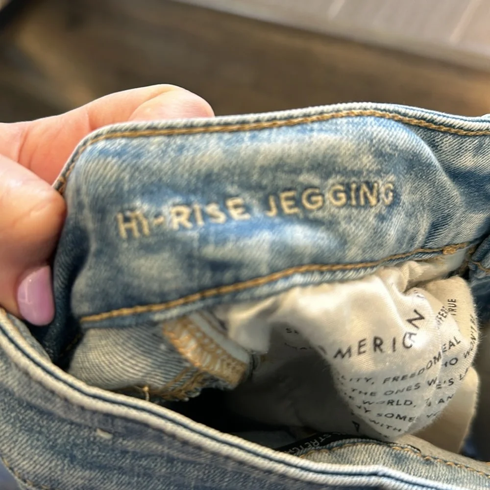 American Eagle Hi Rise Jegging Jeans 2 Short EUC Distressed - Picture 8 of 8